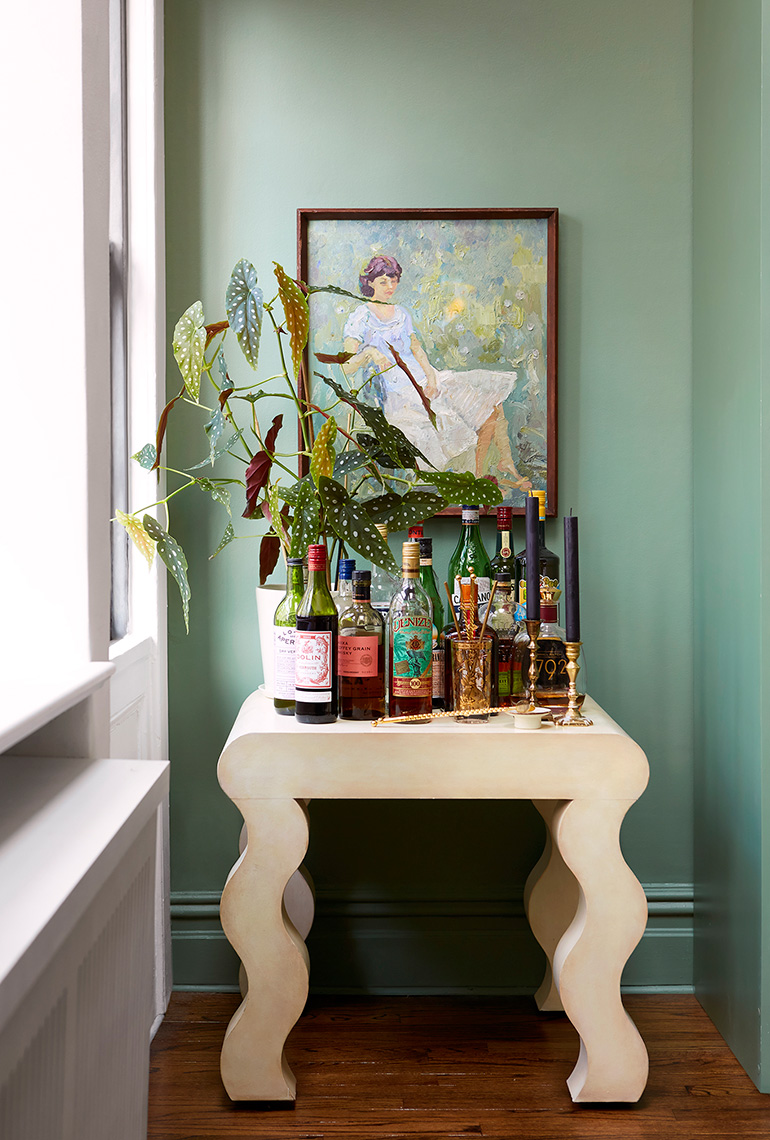 DM1220_Ferney_LivingRoomBar